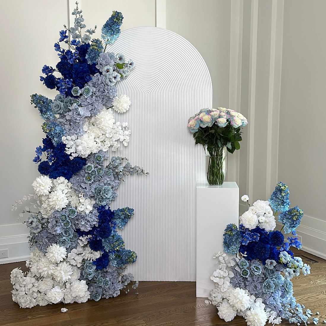 WHITE ACRYLIC PLINTH 32"