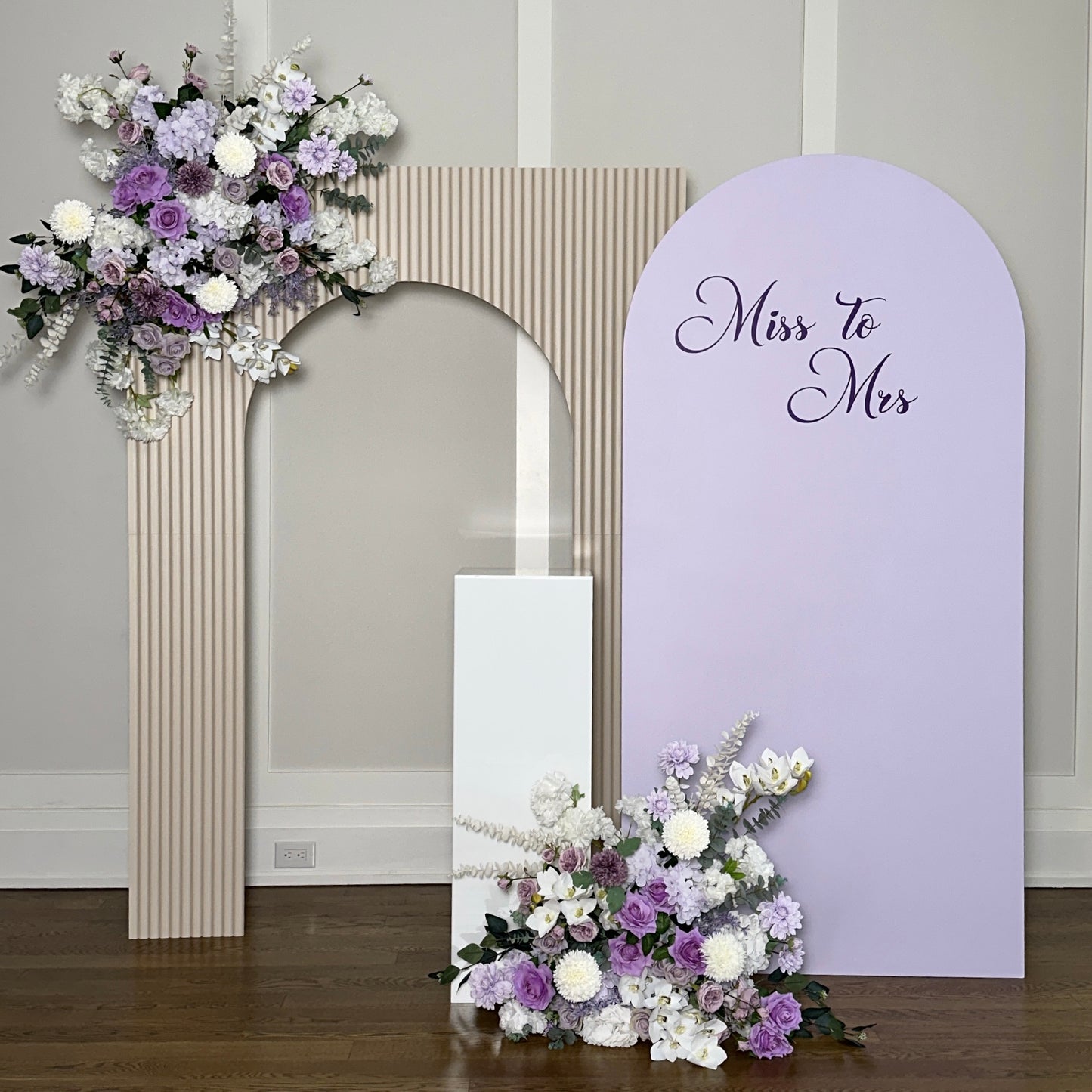 WHITE ACRYLIC PLINTH 40"