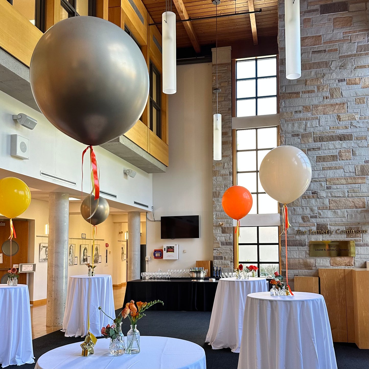 24" BALLOON CENTERPIECE